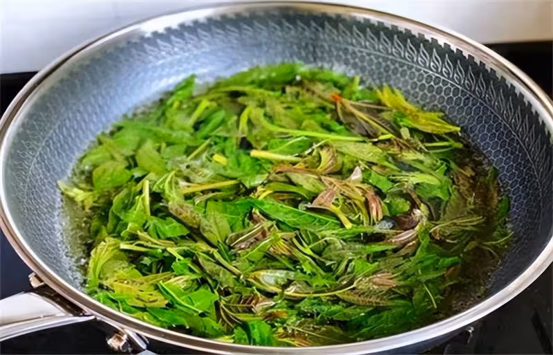 香椿芽到底要不要焯水?很多人都沒搞明白,難怪總感覺差點意思