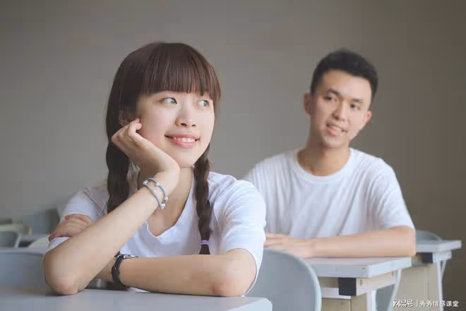 故事:准婆婆讓我陪她逛街,一付錢她就不見人,我只好叫上她兒子