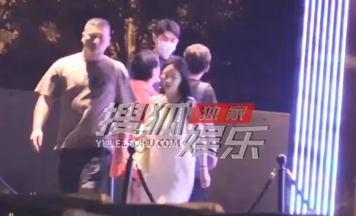 林更新深夜帶美女喝酒聚會！醉酒走路搖晃被攙扶和女方回家