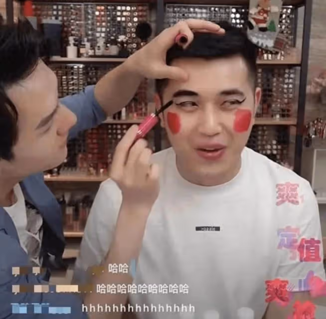 李佳琦小助理付鵬近況曝光，停更帳號回歸生活，懂了為何分道揚鑣