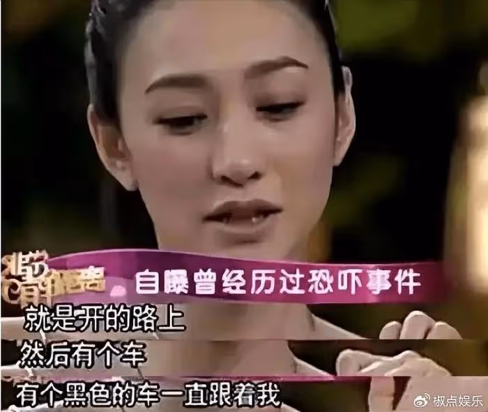 當年，李小冉和男友分手遭威脅，導致鄢頗身中13刀，腳筋被砍斷