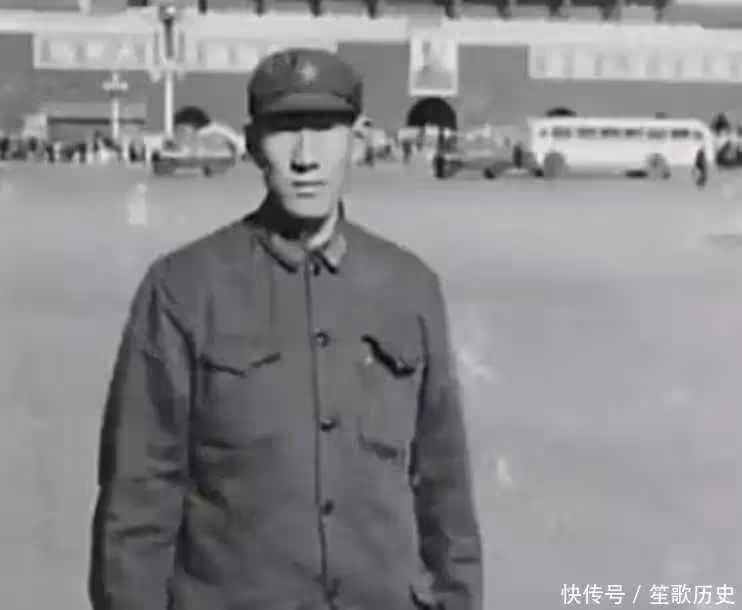 中國第一巨人鮑喜順:57歲不聽醫生忠告執意生子,兒子現在多高?