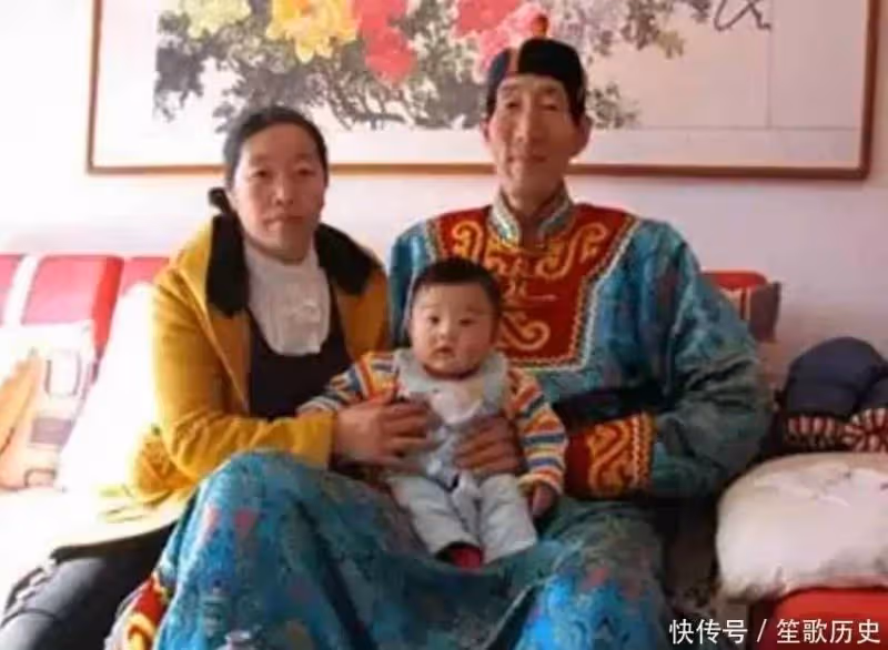 中國第一巨人鮑喜順:57歲不聽醫生忠告執意生子,兒子現在多高?