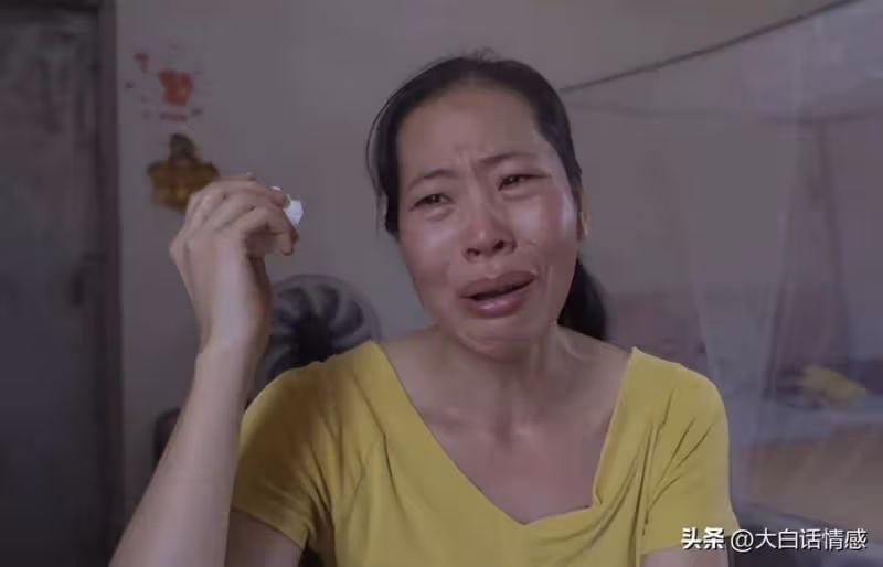女婿癱瘓,丈母娘每次照顧都支走女兒,女兒返回一看嚇得連連後退!