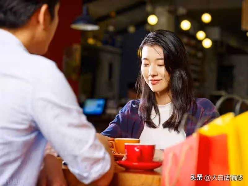 女婿癱瘓,丈母娘每次照顧都支走女兒,女兒返回一看嚇得連連後退!