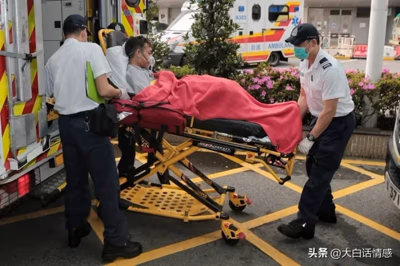 女婿癱瘓,丈母娘每次照顧都支走女兒,女兒返回一看嚇得連連後退!