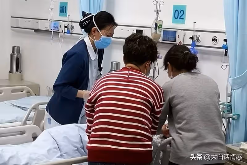 女婿癱瘓,丈母娘每次照顧都支走女兒,女兒返回一看嚇得連連後退!