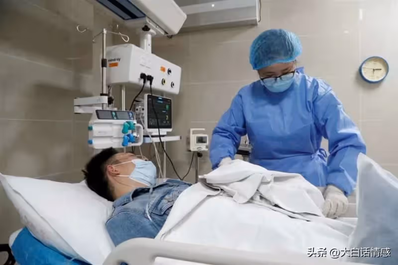 女婿癱瘓,丈母娘每次照顧都支走女兒,女兒返回一看嚇得連連後退!