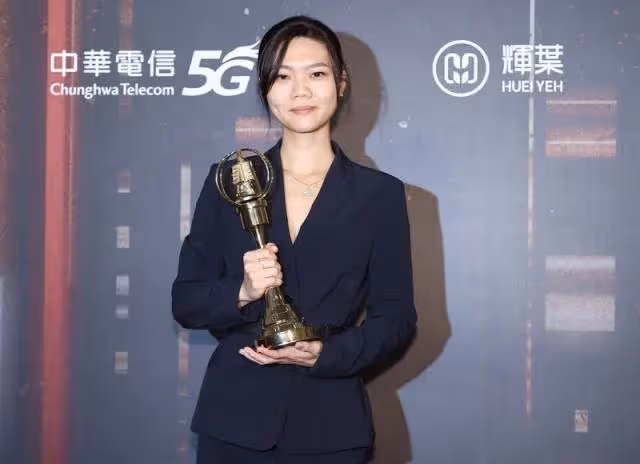 大方認了出櫃,金鐘女星上台致詞「我愛的是女生」震驚全場 她感慨發聲:「希望爸媽對我沒遺憾」!