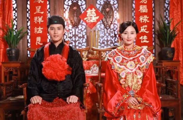 女友被爆離過婚!TVB男星現身承認戀情!直言不介意:她之前的事