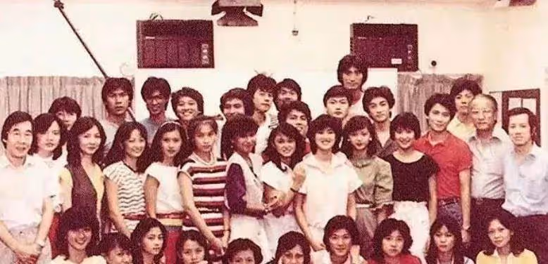 24年婚姻依舊熱戀!劉青雲娶雙學歷學霸港姐「放棄生子」,劉青雲:娶她為妻是我最大的幸福