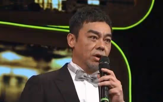 24年婚姻依舊熱戀!劉青雲娶雙學歷學霸港姐「放棄生子」,劉青雲:娶她為妻是我最大的幸福