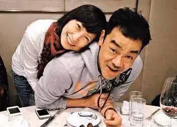 24年婚姻依舊熱戀!劉青雲娶雙學歷學霸港姐「放棄生子」,劉青雲:娶她為妻是我最大的幸福