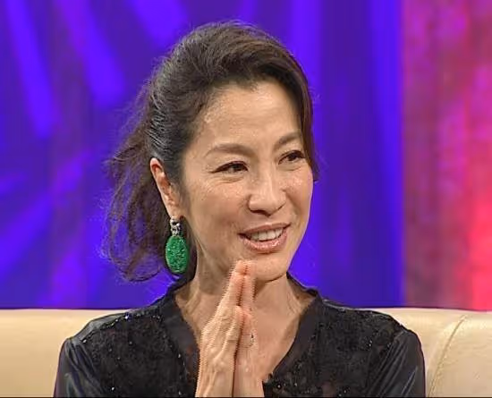 楊紫瓊真的老了!58歲「無濾鏡拍攝」最真實狀態曝光卻令人心動:掩飾不住的優雅