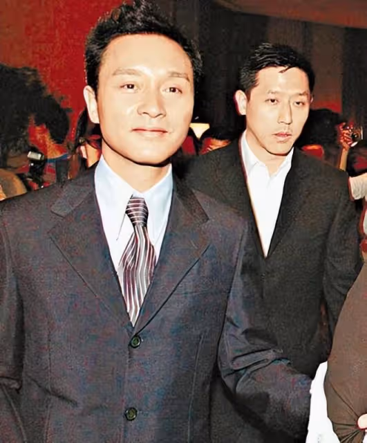 唐鶴德曬昔日合影為張國榮慶祝67歲冥誕,張國榮緊摟唐鶴德很般配