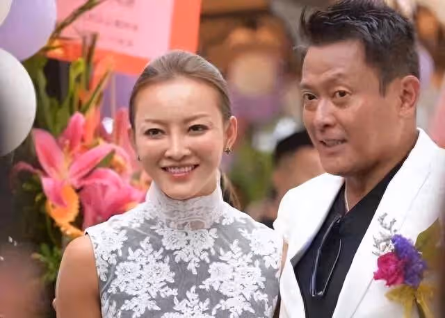 狀態回春！知名港星成功減肥擺脫油膩，遭前妻背叛離婚後獨自帶娃