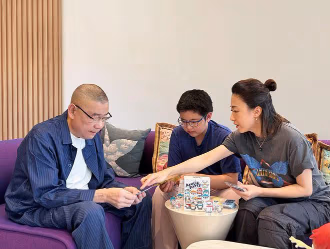 劉鑾雄小女兒正臉照曝光，5歲坐擁80億身價，大劉最寵愛的千金
