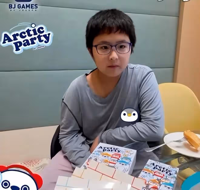 劉鑾雄小女兒正臉照曝光,5歲坐擁80億身價,大劉最寵愛的千金