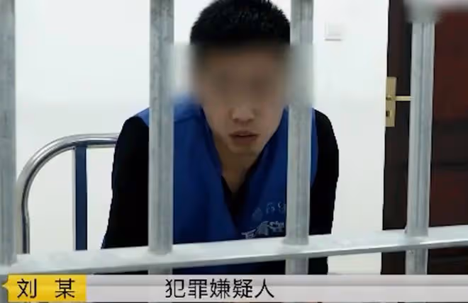2014年大連男子負債20萬，將植物女友救醒，女友醒來後卻直接報警