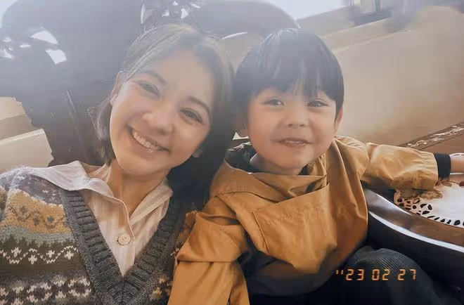 陳意涵曬二胎正面照，1歲女兒眼睛好大，完美避開爸爸缺點顏值高