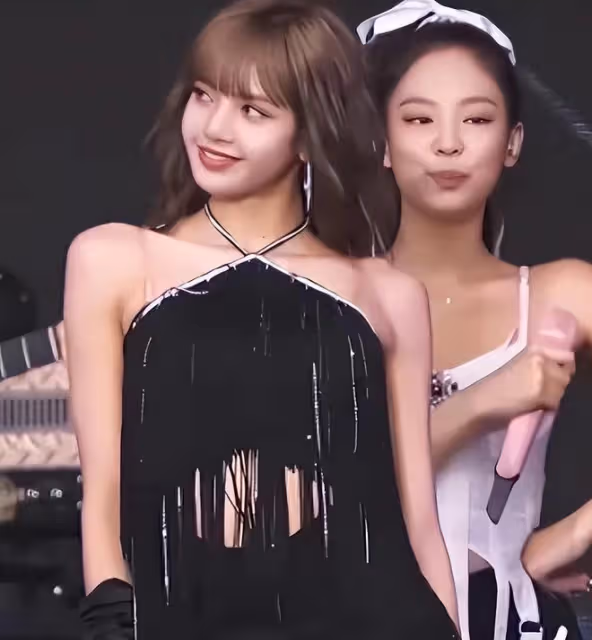 Lisa瘋馬秀表演曲目曝光，站姐脫粉跑路，官方回應被群嘲