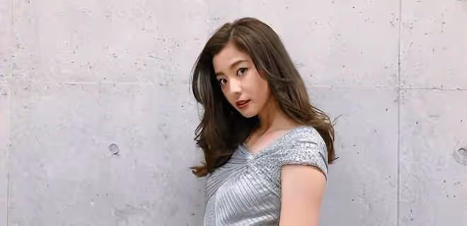 朝比奈彩:被稱為「日本張柏芝」,憑九頭身的身材紅遍日本!