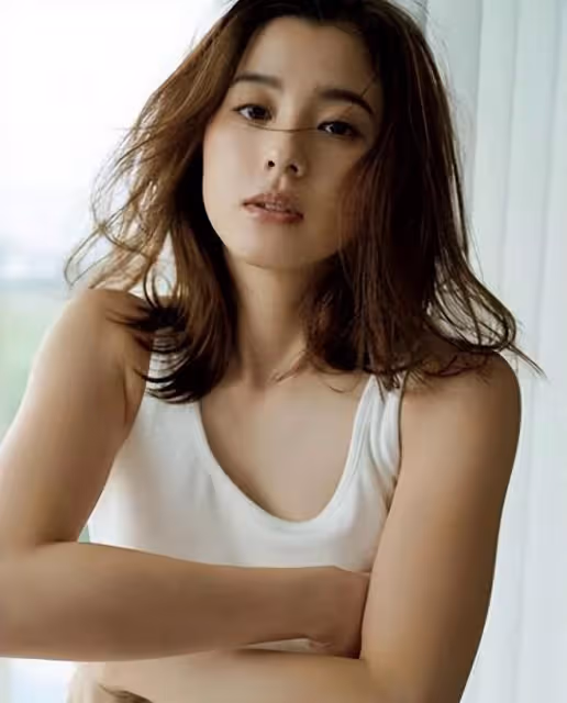 朝比奈彩:被稱為「日本張柏芝」,憑九頭身的身材紅遍日本!