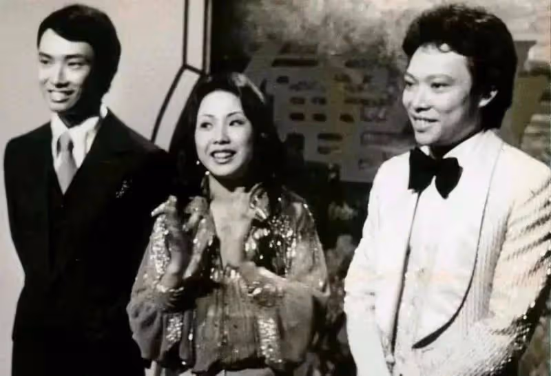 「消失」4年,67歲費玉清近況曝光:不結婚,無子女,幫姐姐還千萬巨債,資產超20億,一條皮帶用15年不舍換
