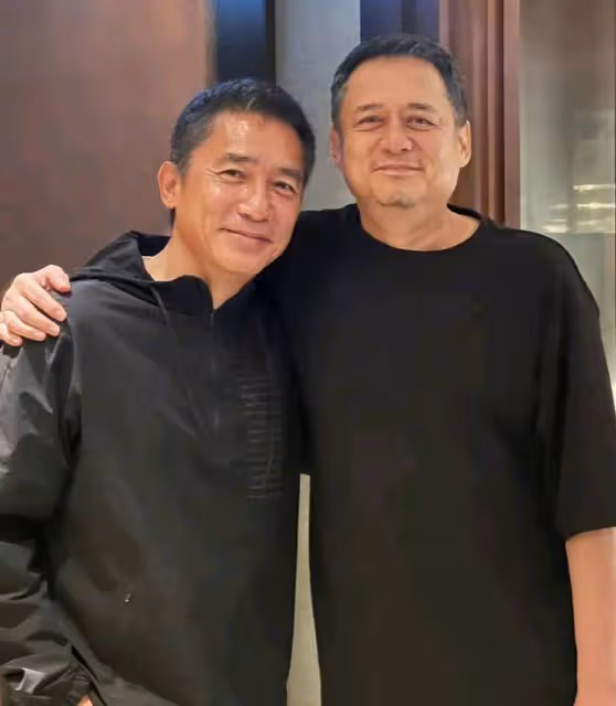 劉嘉玲夫妻返港!第一時間約見友人,曬照張叔平比梁朝偉顯年輕