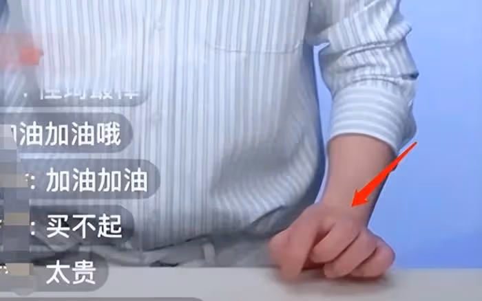 最快變臉！李佳琦前腳落淚道歉，後腳開心帶貨，被網友嘲鱷魚的眼淚