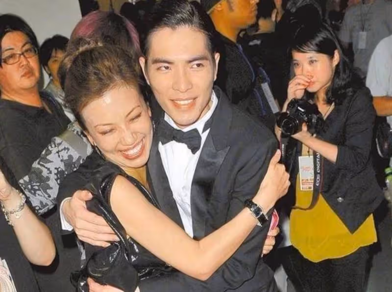 蘇有朋藏不住了!隱婚15年的妻子身價50億,難怪當年不娶林心如