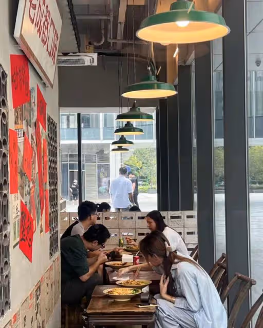 浪胃仙杭州吃面被偶遇,身材暴瘦脖子青筋搶鏡,近照被指像老太太