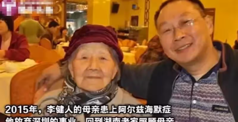 52歲兒子全程抱著101歲媽媽去看病,候診時聽媽媽一句話他當場淚崩:這是兒子的本分