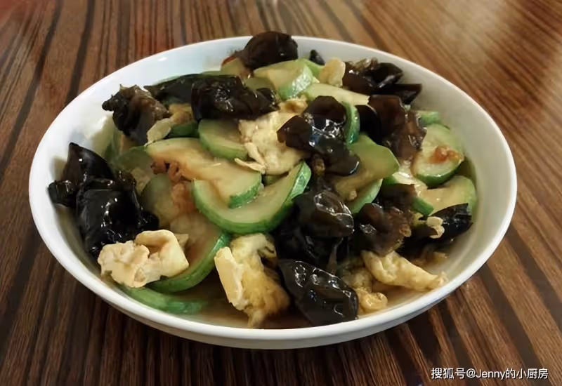 秋季肝火旺,建議:少吃油炸,多吃這5道「清爽菜」,好吃不上火