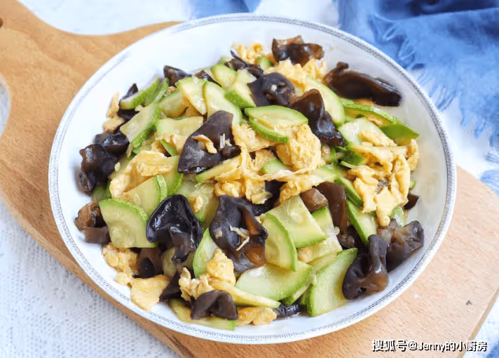 秋季肝火旺,建議:少吃油炸,多吃這5道「清爽菜」,好吃不上火