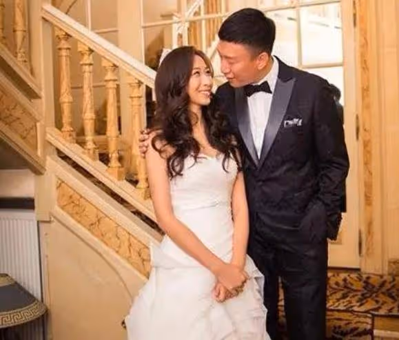 孫紅雷夫婦深夜街頭約會！果然，誰都喜歡偷看漂亮的女人