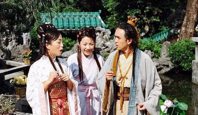 他在TVB跑了九年龍套，台詞都沒幾句，束手無措退圈回家繼承億萬家產