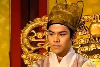 他在TVB跑了九年龍套,台詞都沒幾句,束手無措退圈回家繼承億萬家產