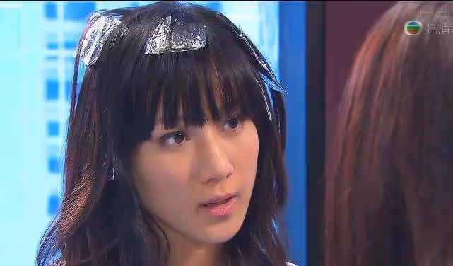 他在TVB跑了九年龍套,台詞都沒幾句,束手無措退圈回家繼承億萬家產