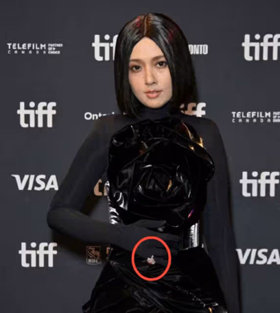 郭碧婷向佐合體走紅毯,郭碧婷模樣大變認不出,老了很多