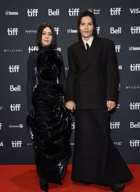 郭碧婷向佐合體走紅毯,郭碧婷模樣大變認不出,老了很多