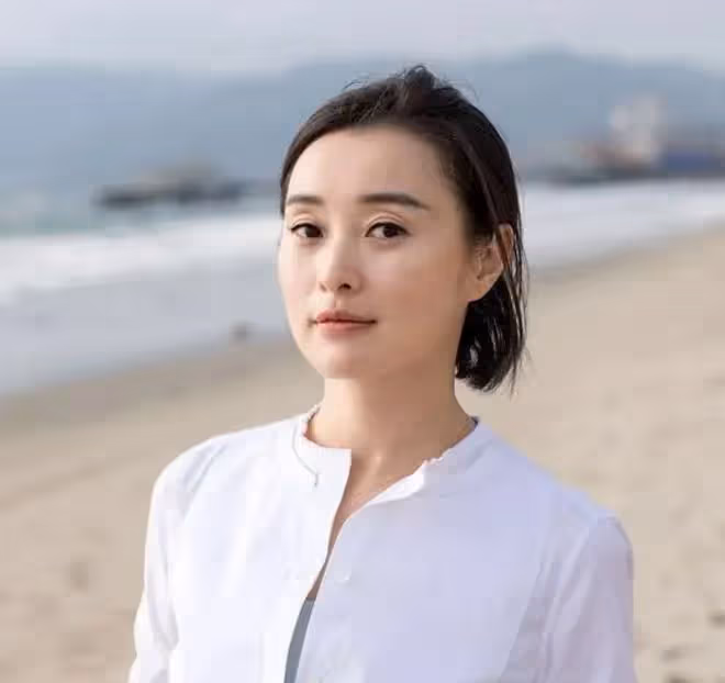 演員吳越發怒回懟謠言,稱自己沒離婚沒戀情,51歲仍單身