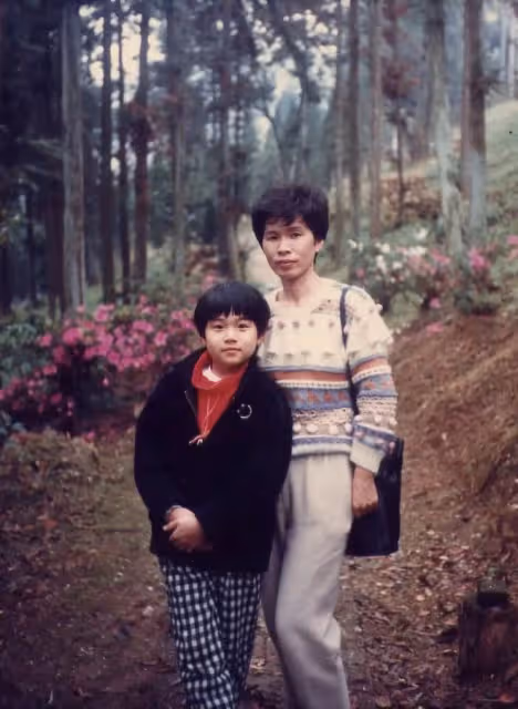 周杰倫攜妻為母親慶生,昆凌甜喊「媽媽」,婆媳罕見同框親如母女