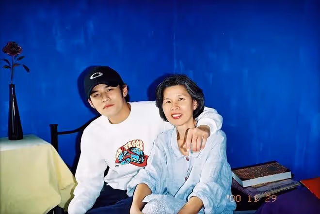 周杰倫攜妻為母親慶生,昆凌甜喊「媽媽」,婆媳罕見同框親如母女