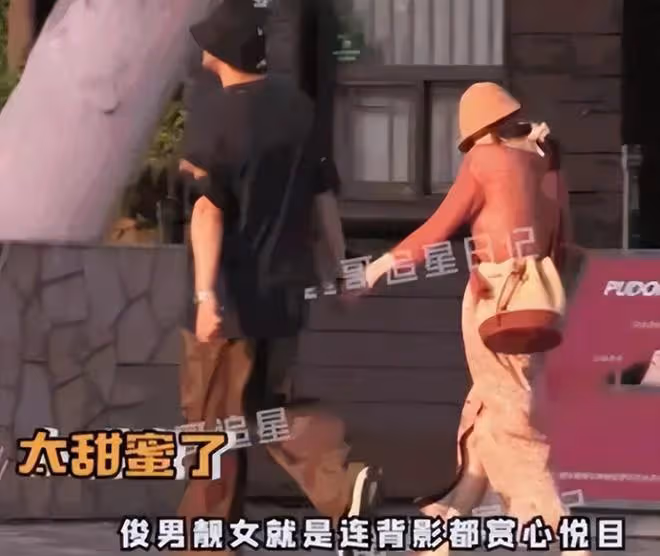 曝鍾楚曦疑劈腿,與侯雯元牽手同回酒店被拍,張雲龍曬照意有所指