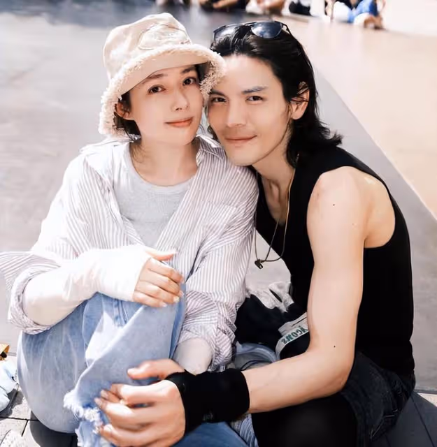 郭碧婷新造型被嘲大變樣,向佐曬精修照護妻,夫妻街頭高調秀恩愛