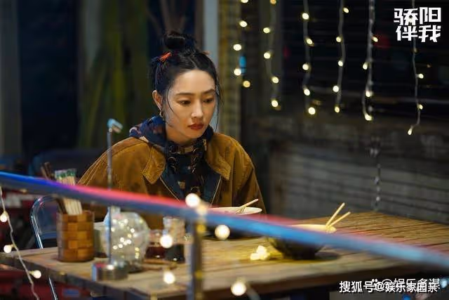 《驕陽伴我》簡冰醉酒撲倒盛陽，一夜纏綿懷上孩子，美娟送傳家寶做聘禮