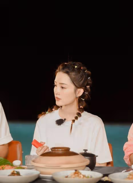 李沁獲第六屆虎撲女神,被質疑是注水內定,其實去年就是亞軍了