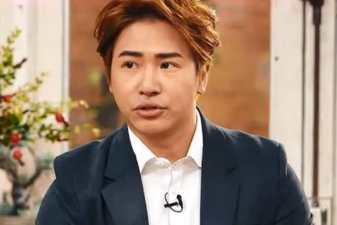 歐弟深夜買醉,蹲路邊抱柱子,疑遭辣妹搭訕,前妻約會小鮮肉被拍