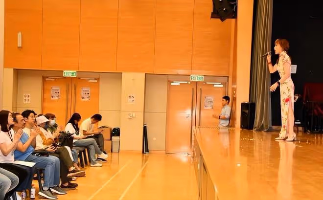 李玟二姐開始出圈：模仿李玟的經典動作，做李玟生前最愛的造型